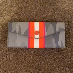 C Wonder camo wallet